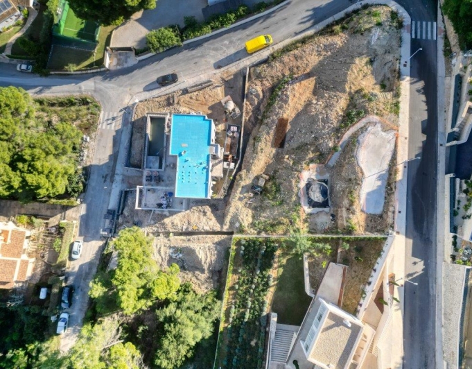 Fully licensed plot with spectacular sea views