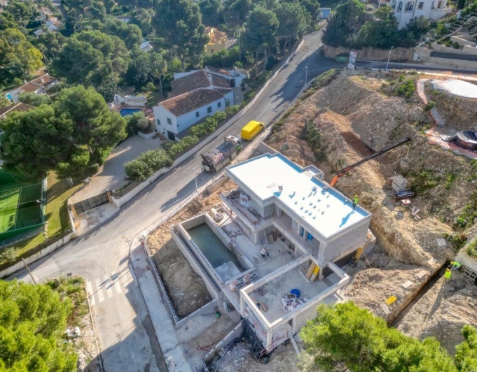 Fully licensed plot with spectacular sea views