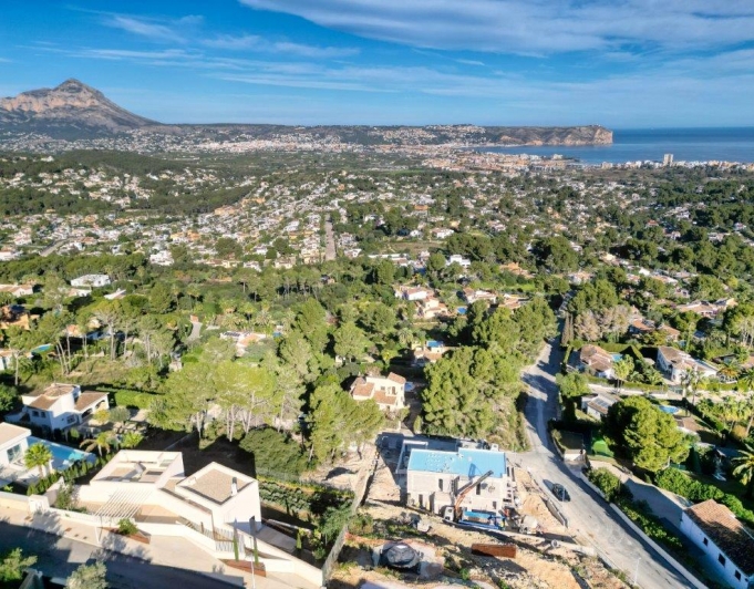 Fully licensed plot with spectacular sea views