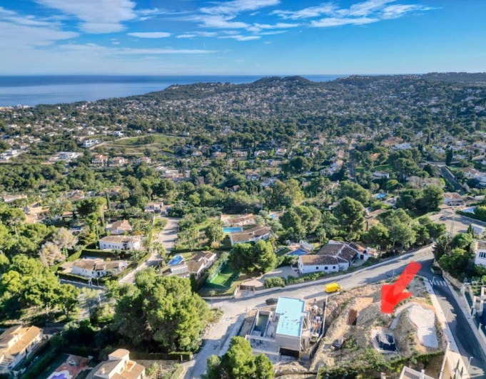 Fully licensed plot with spectacular sea views