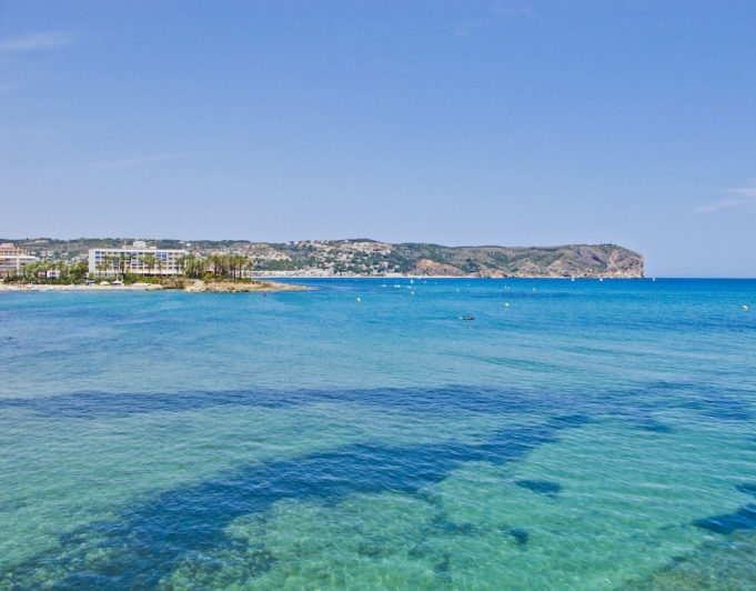 Fully licensed plot with spectacular sea views