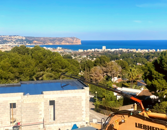 Fully licensed plot with spectacular sea views