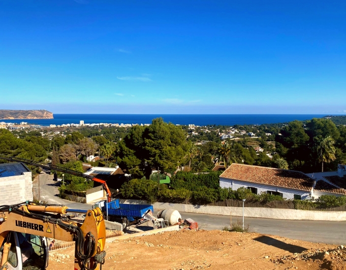 Fully licensed plot with spectacular sea views