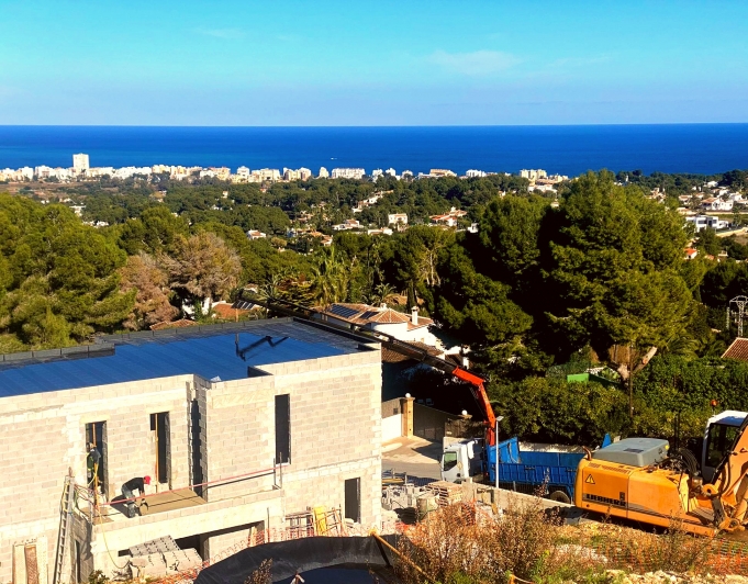 Fully licensed plot with spectacular sea views