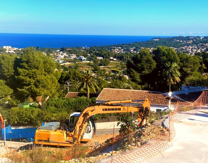 Fully licensed plot with spectacular sea views