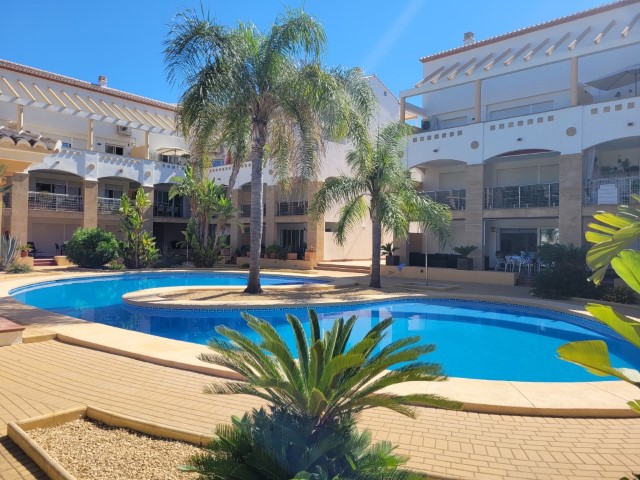 Ground floor 3 bedrooms investment apartment 5 min walk from the Arenal beach
